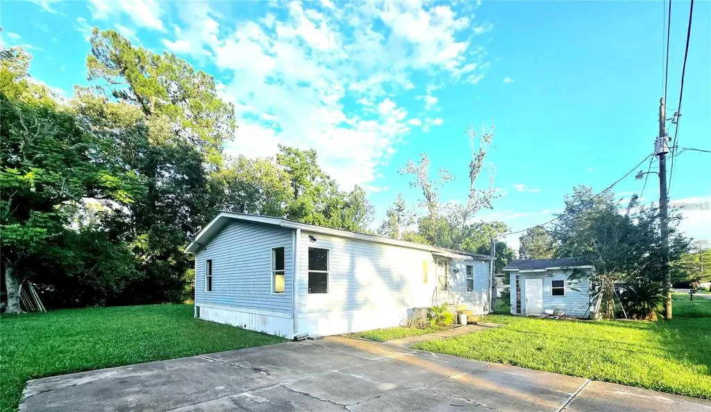 208 Pine Tree Trail Crescent City FL 32112