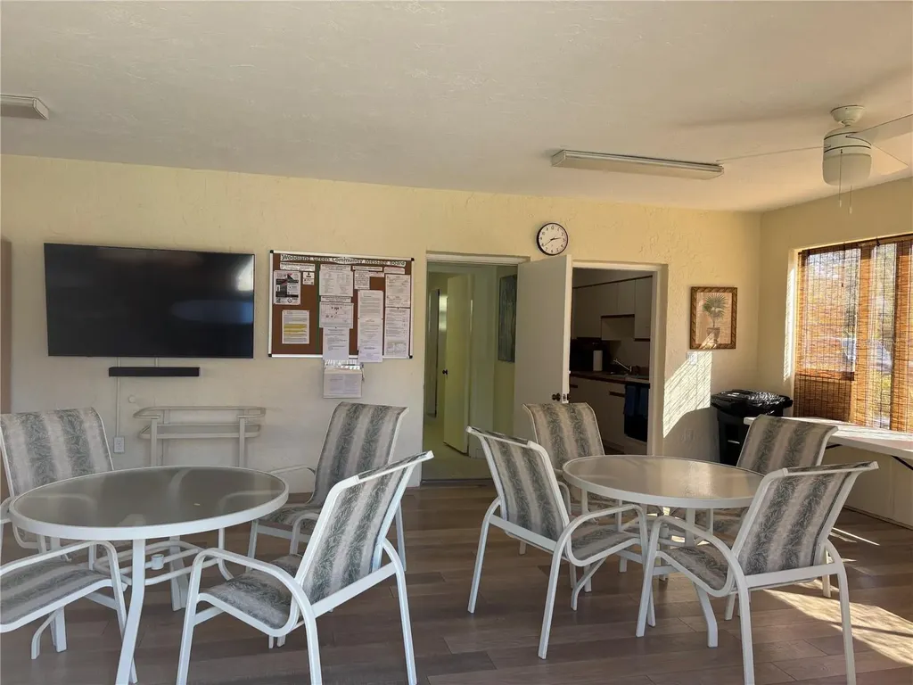 6211 Timber Lake Drive Sarasota FL 34243