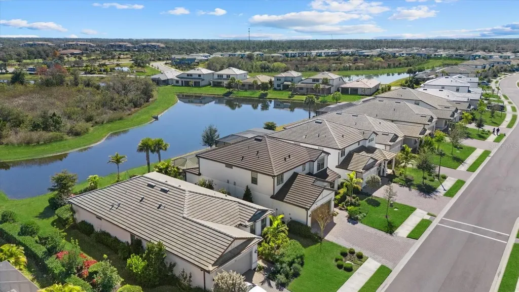 5925 Bluestar Court Lakewood Ranch FL 34211