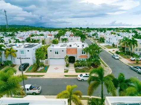 633 Mar De Bering Dorado PR 00646