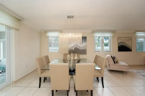 633 Mar De Bering Dorado PR 00646