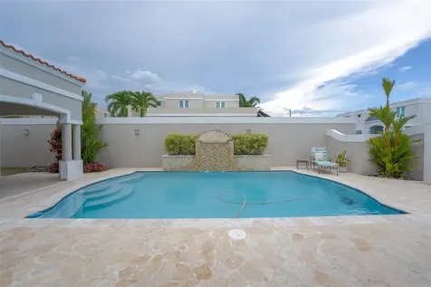 633 Mar De Bering Dorado PR 00646