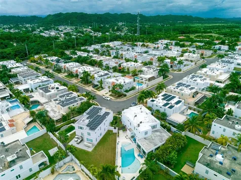 633 Mar De Bering Dorado PR 00646
