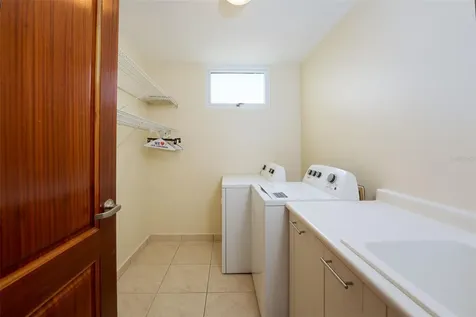 633 Mar De Bering Dorado PR 00646