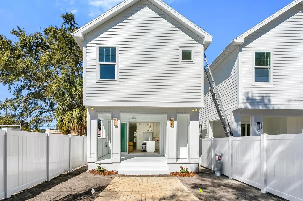 2140 W Chestnut Street Tampa FL 33607