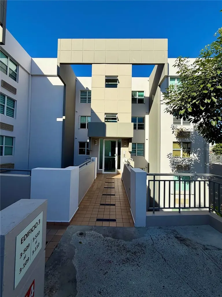9W4R+RM2 Cond. Paseo Del Bosque San Juan PR 00926