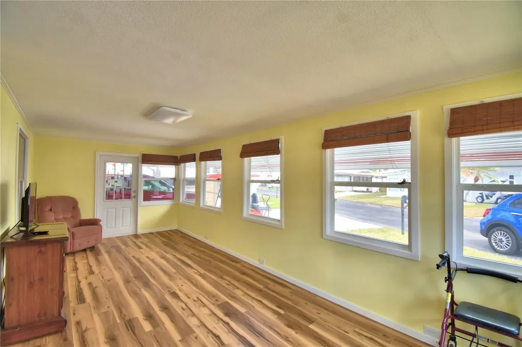 145 Holiday Lane Auburndale FL 33823