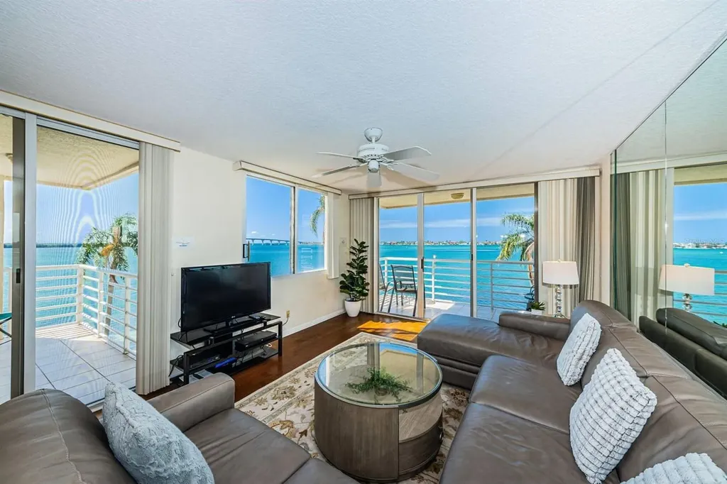 6105 Bahia Del Mar Circle St Petersburg FL 33715