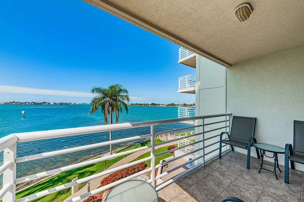 6105 Bahia Del Mar Circle St Petersburg FL 33715