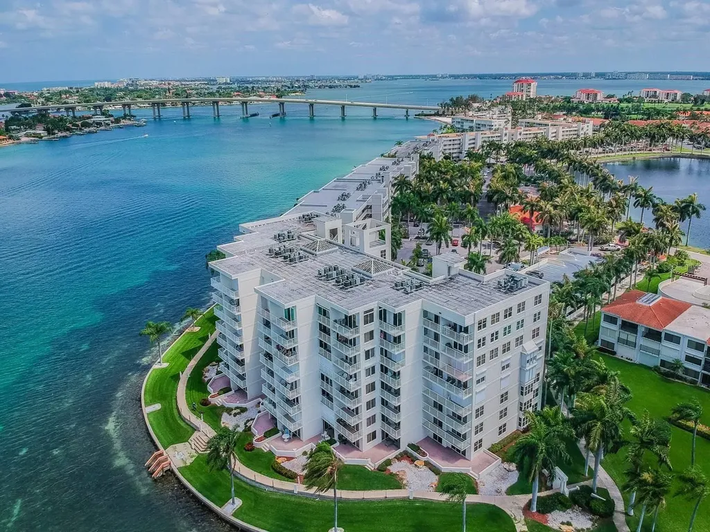 6105 Bahia Del Mar Circle St Petersburg FL 33715