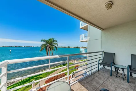 6105 Bahia Del Mar Circle St Petersburg FL 33715