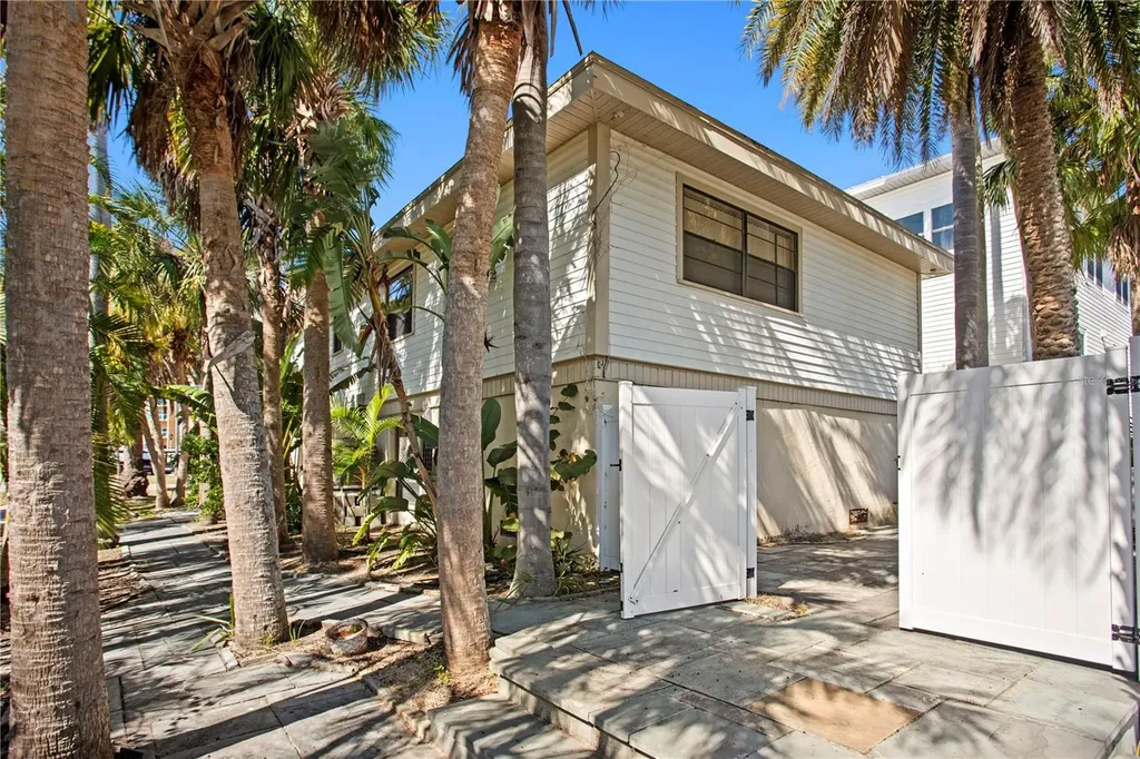 879 Eldorado Avenue Clearwater Beach FL 33767