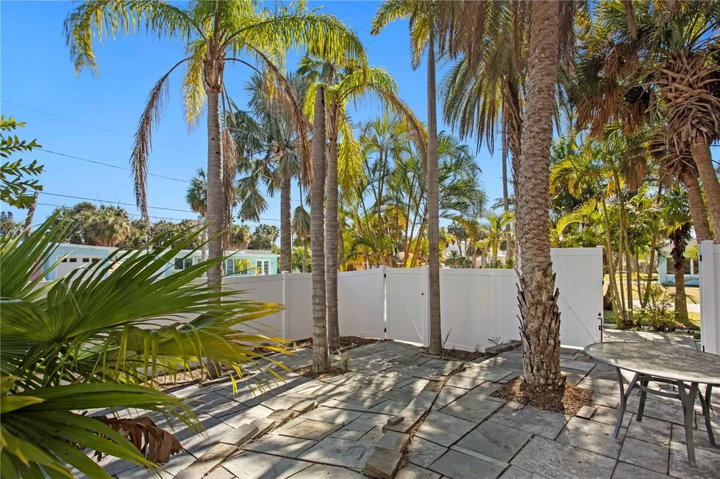 879 Eldorado Avenue Clearwater Beach FL 33767