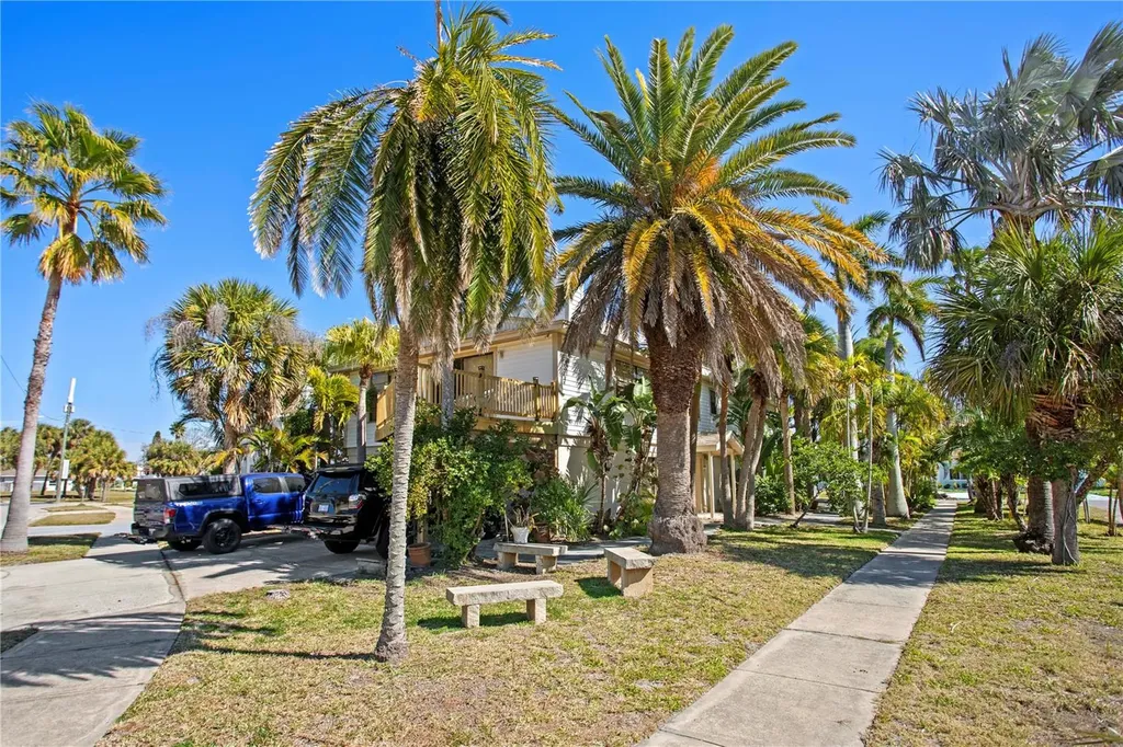 879 Eldorado Avenue Clearwater Beach FL 33767