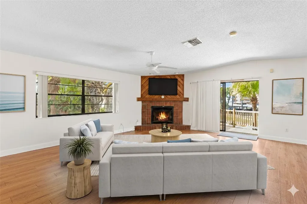 879 Eldorado Avenue Clearwater Beach FL 33767