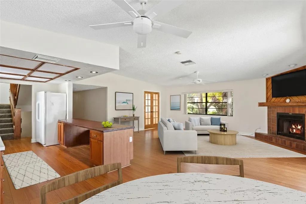 879 Eldorado Avenue Clearwater Beach FL 33767