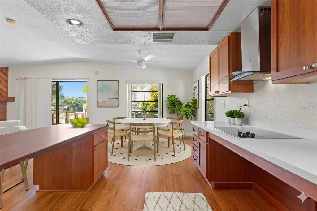 879 Eldorado Avenue Clearwater Beach FL 33767