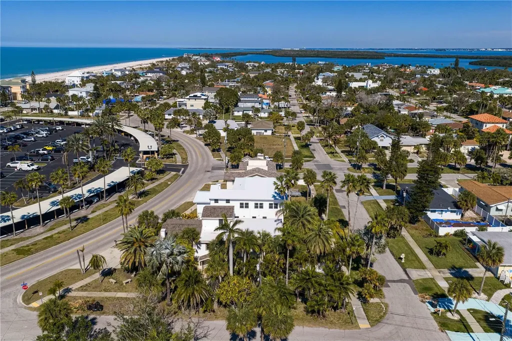 879 Eldorado Avenue Clearwater Beach FL 33767