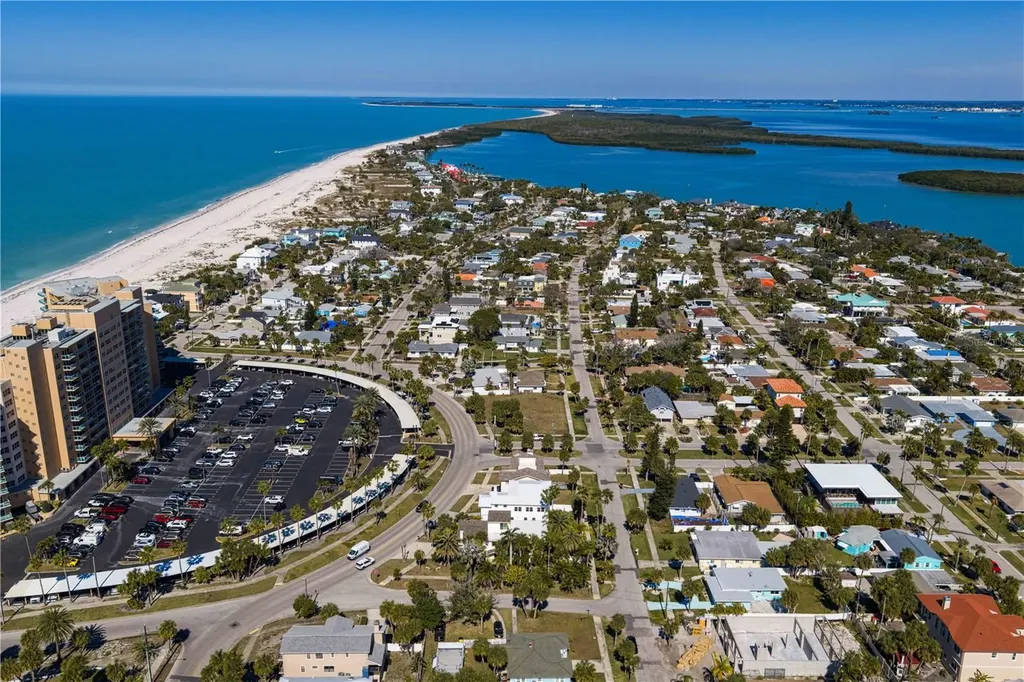 879 Eldorado Avenue Clearwater Beach FL 33767