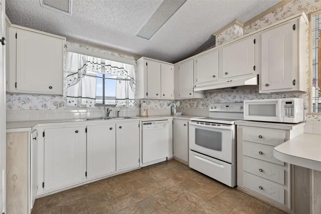 3836 William Hume Drive Zephyrhills FL 33541