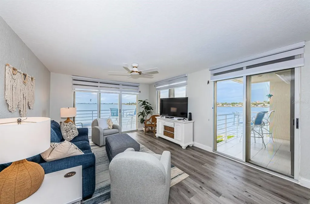 6105 Bahia Del Mar Circle St Petersburg FL 33715