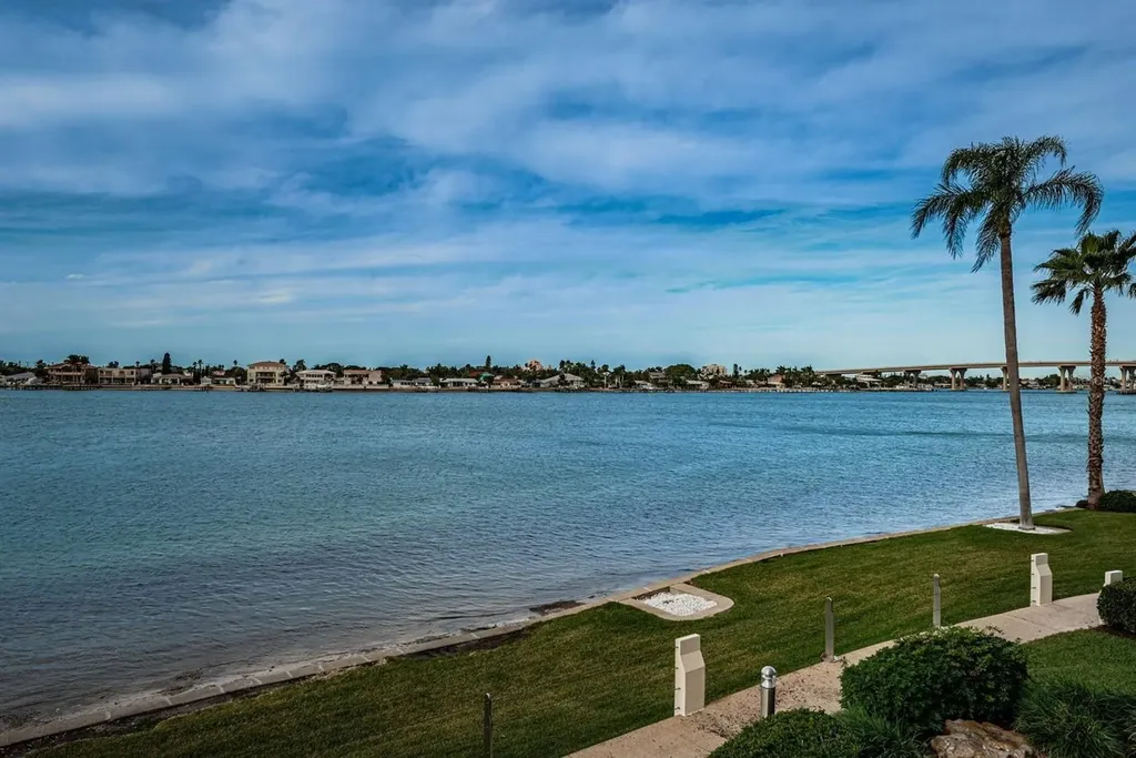 6105 Bahia Del Mar Circle St Petersburg FL 33715