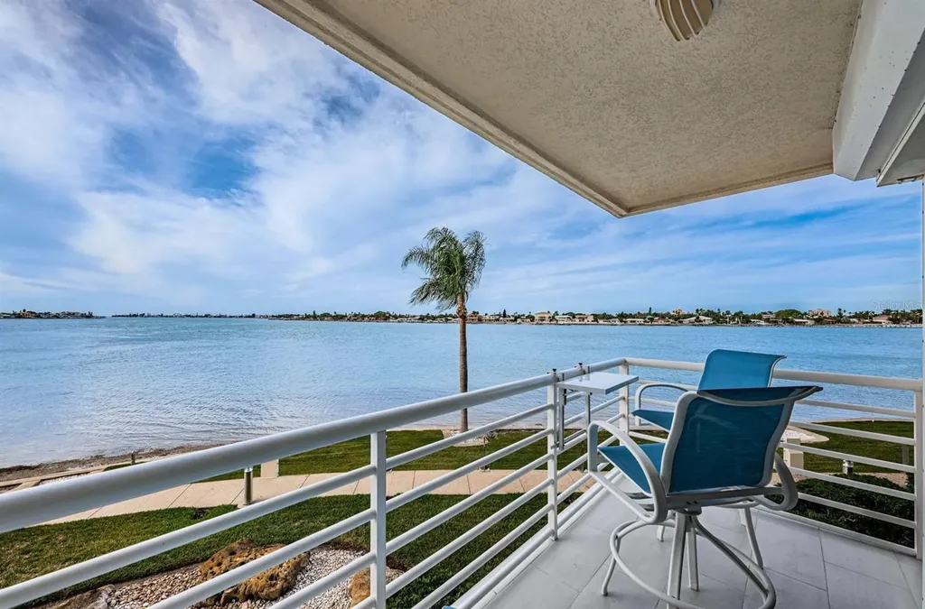 6105 Bahia Del Mar Circle St Petersburg FL 33715