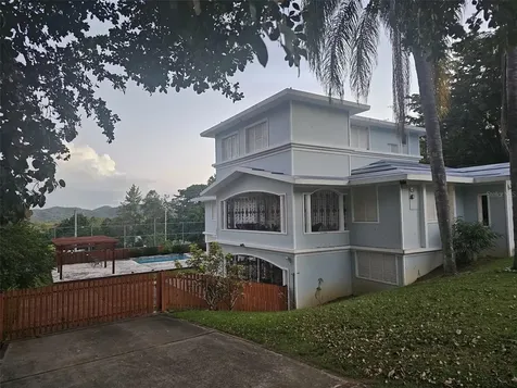 Calle 1 Urb. El Hucar Sabana Grande PR 00637