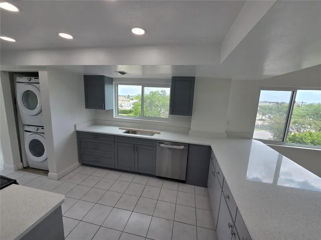 650 Island Way Clearwater Beach FL 33767