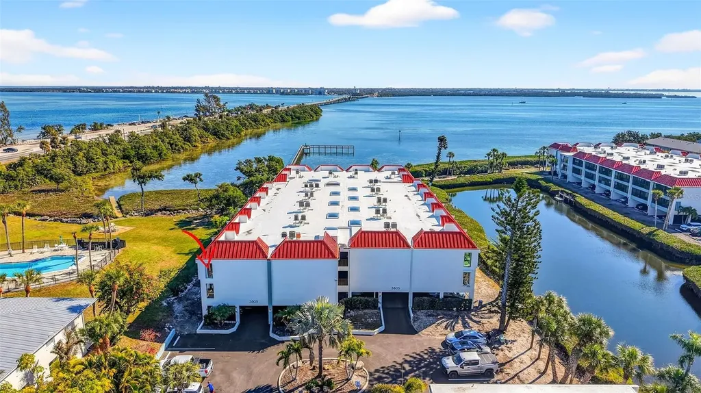 3805 E Bay Drive Holmes Beach FL 34217