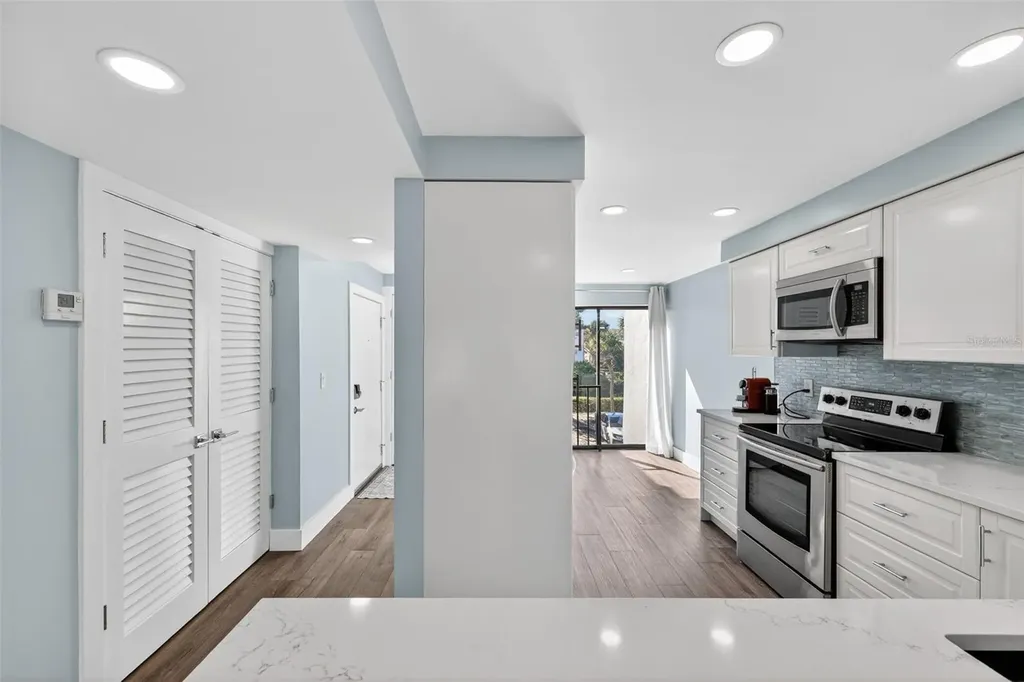 3805 E Bay Drive Holmes Beach FL 34217
