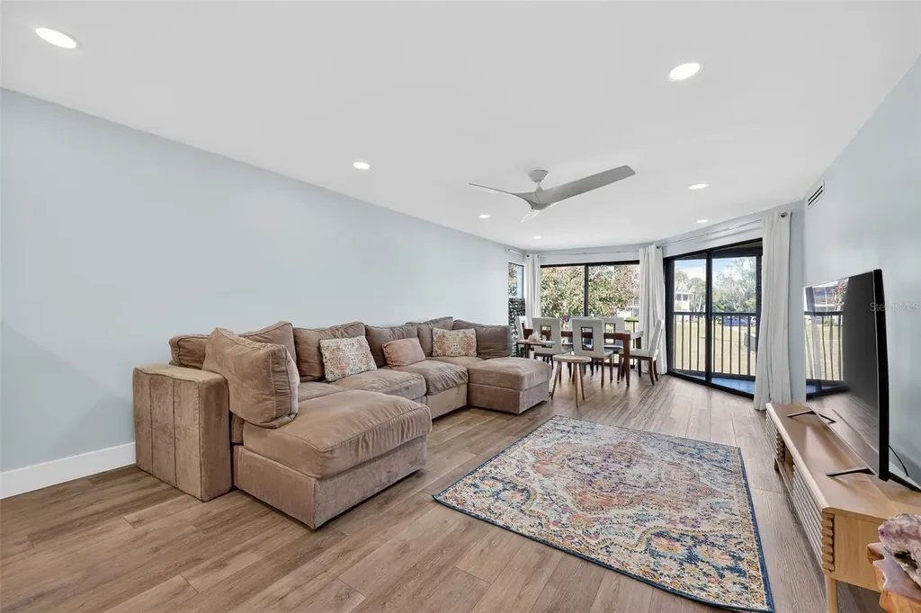 3805 E Bay Drive Holmes Beach FL 34217