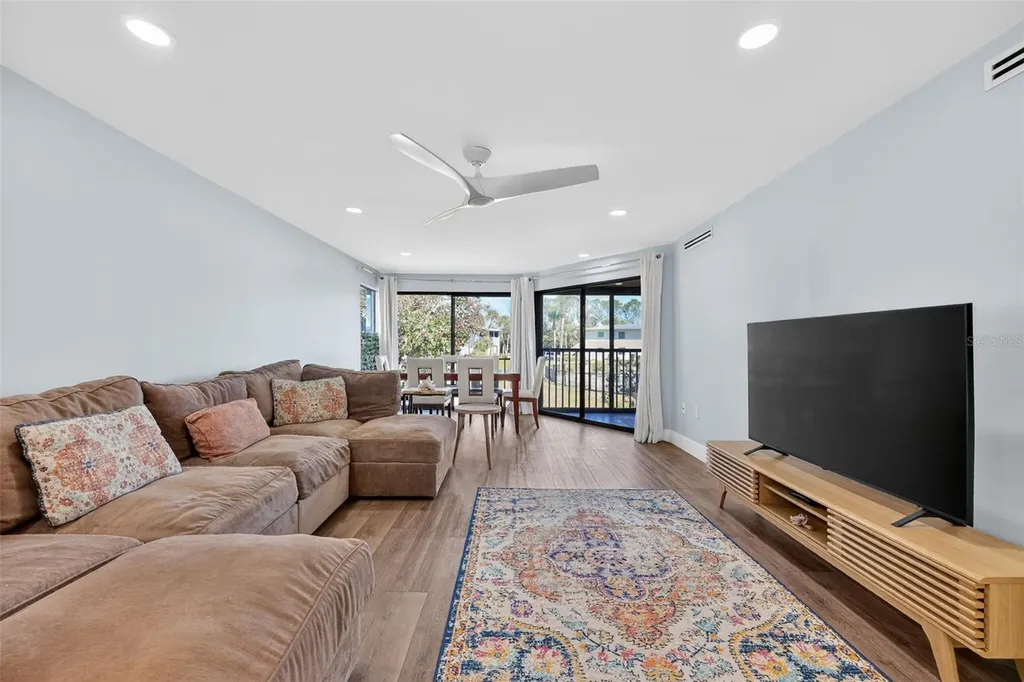3805 E Bay Drive Holmes Beach FL 34217