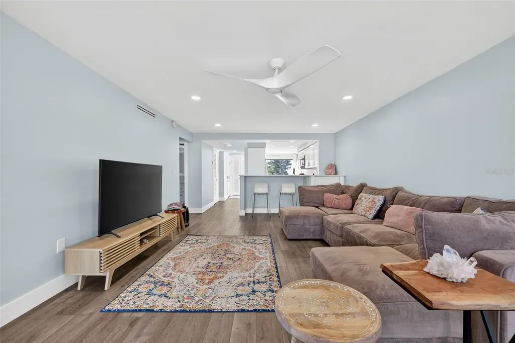 3805 E Bay Drive Holmes Beach FL 34217