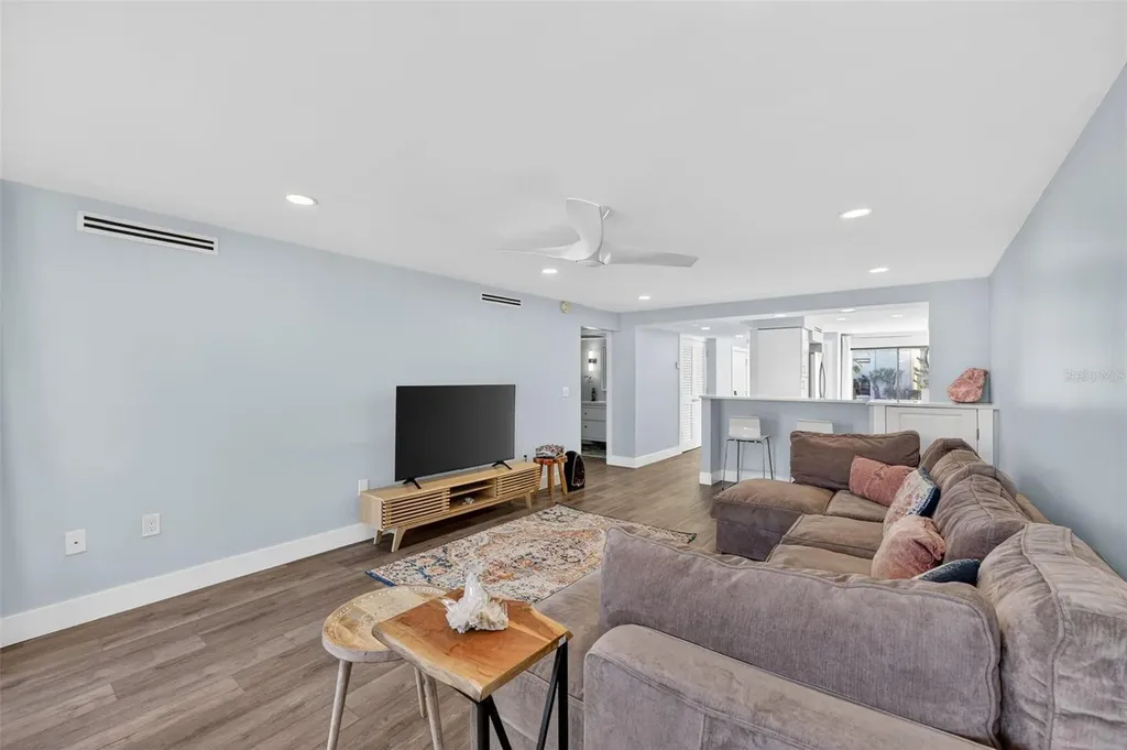 3805 E Bay Drive Holmes Beach FL 34217