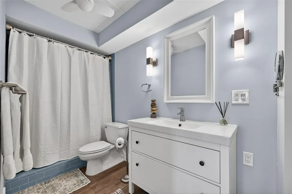 3805 E Bay Drive Holmes Beach FL 34217