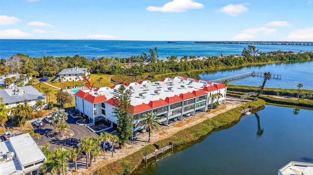 3805 E Bay Drive Holmes Beach FL 34217