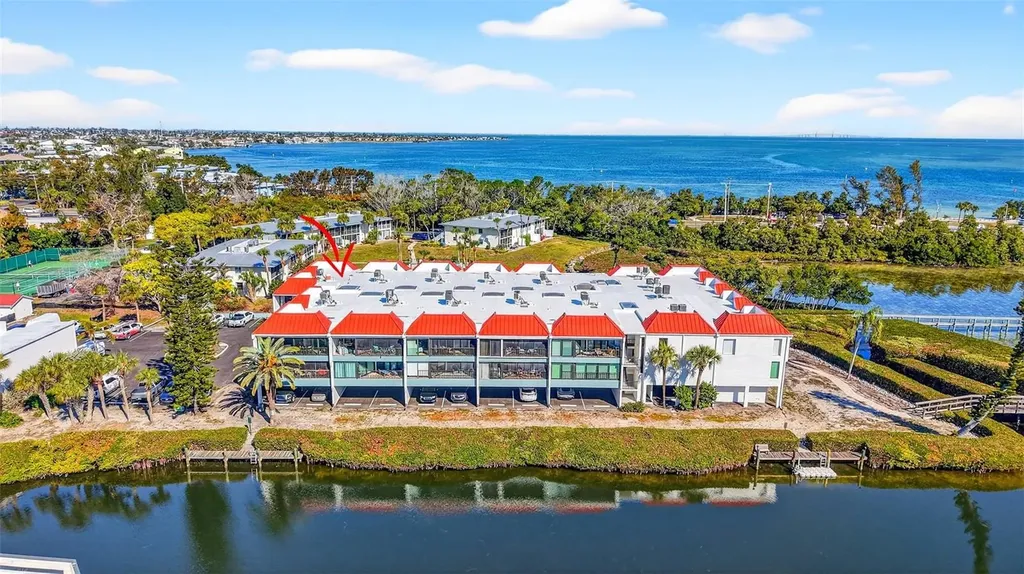 3805 E Bay Drive Holmes Beach FL 34217
