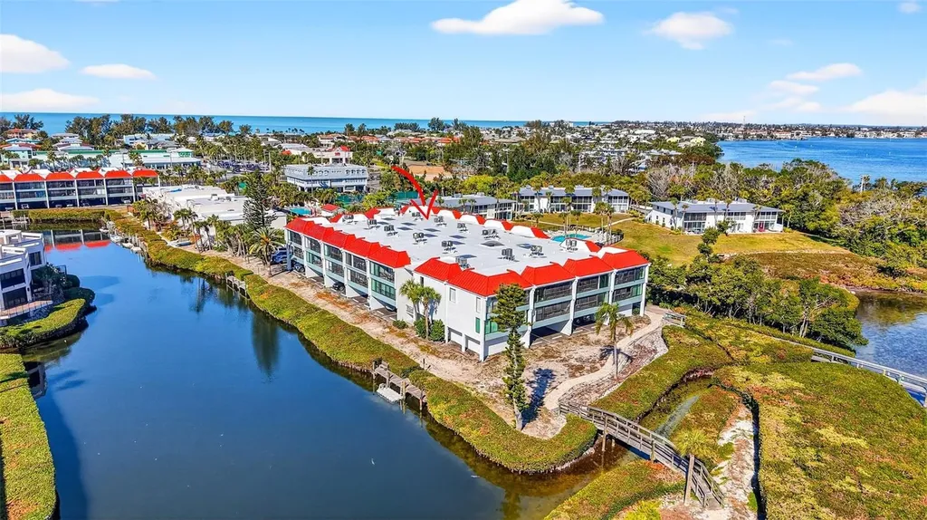 3805 E Bay Drive Holmes Beach FL 34217