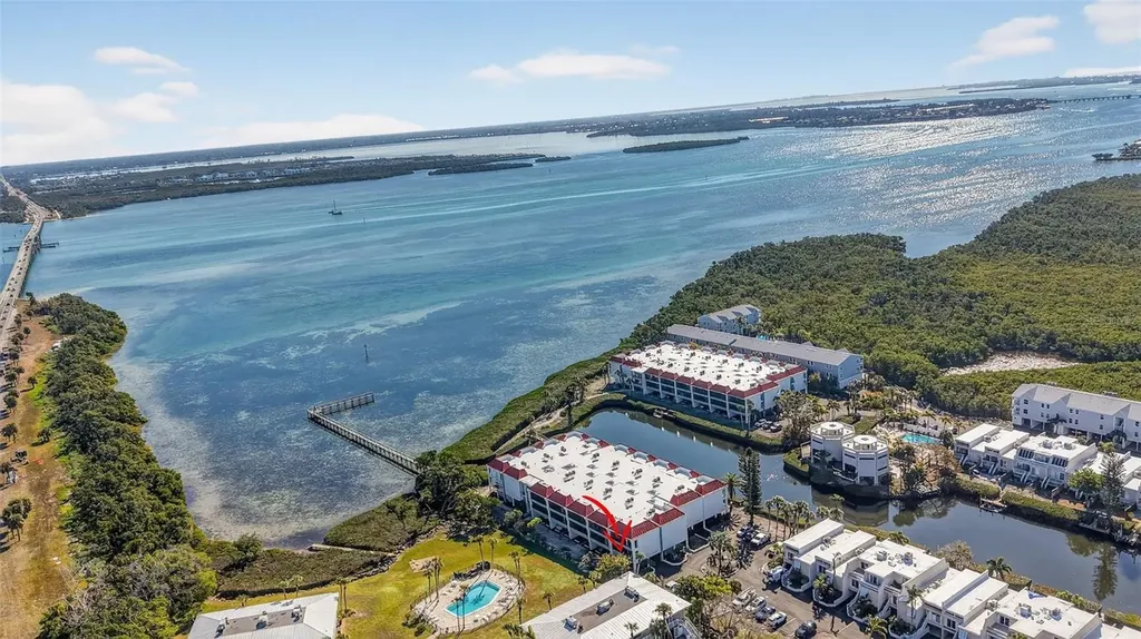 3805 E Bay Drive Holmes Beach FL 34217