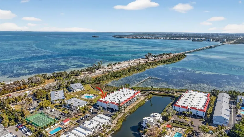 3805 E Bay Drive Holmes Beach FL 34217