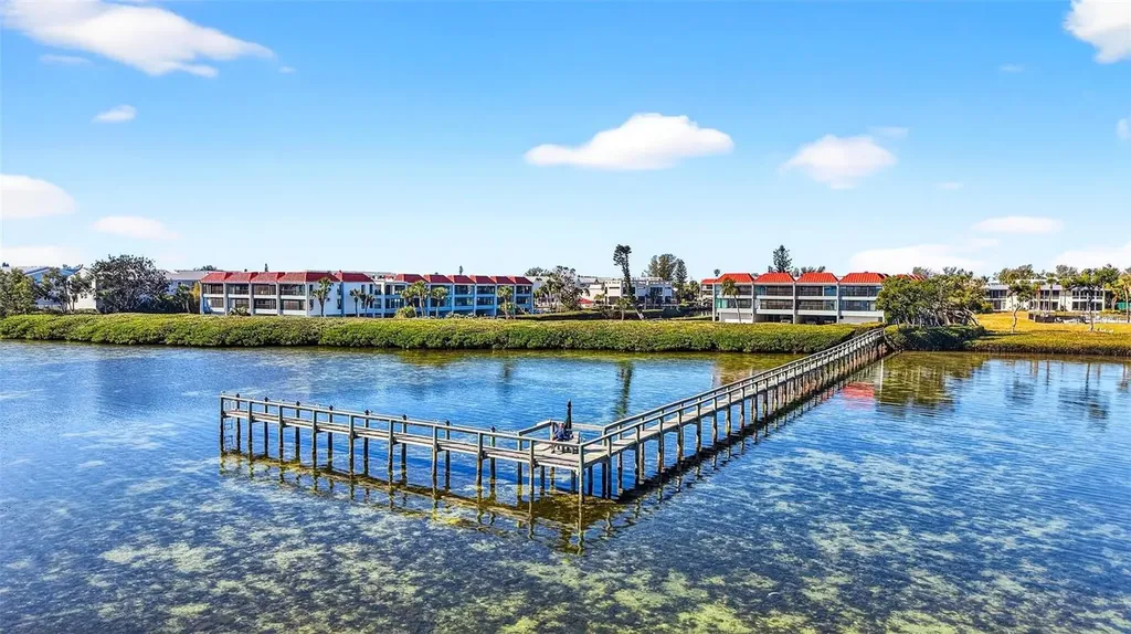 3805 E Bay Drive Holmes Beach FL 34217