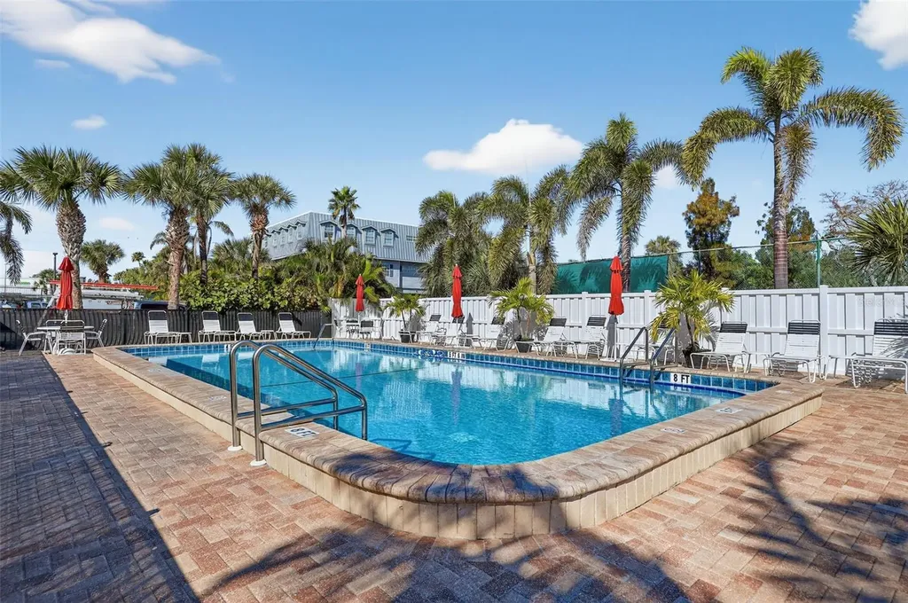3805 E Bay Drive Holmes Beach FL 34217
