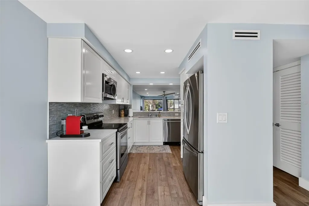 3805 E Bay Drive Holmes Beach FL 34217