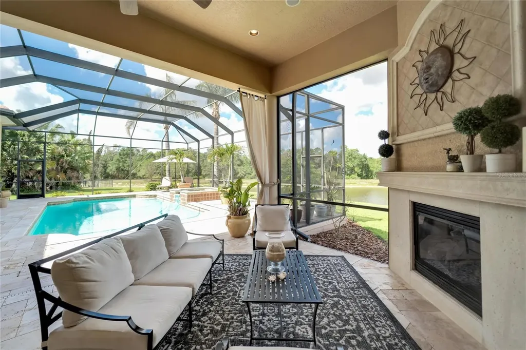 15101 Kestrelglen Way Lithia FL 33547