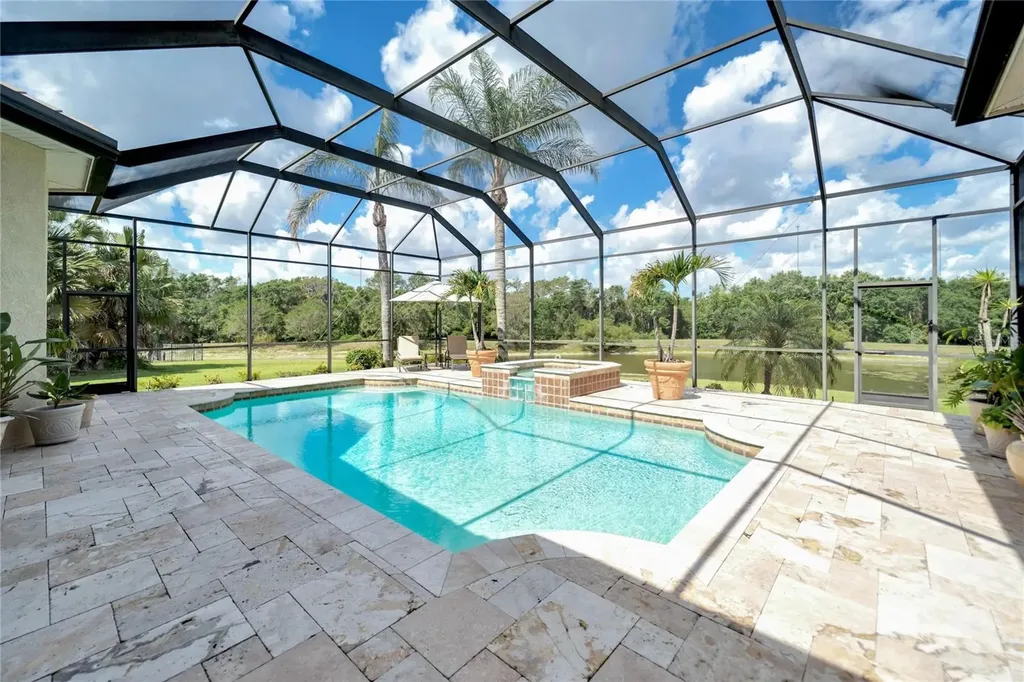 15101 Kestrelglen Way Lithia FL 33547