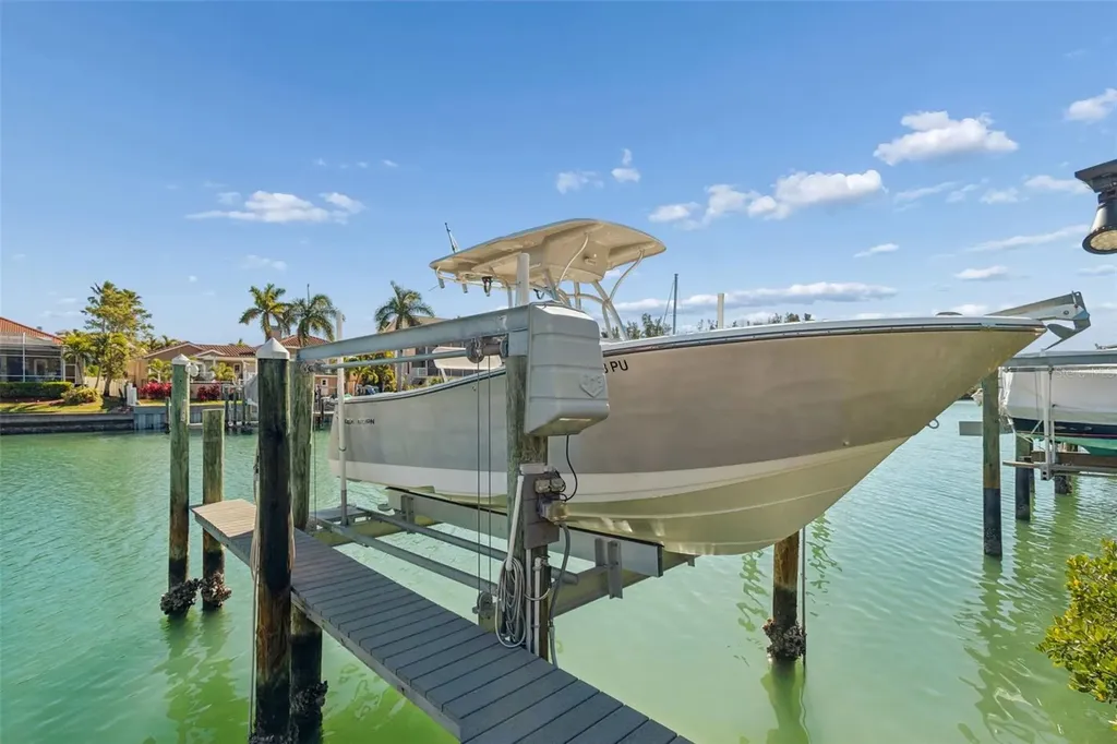 1117 Pinellas Bayway S St Petersburg FL 33715