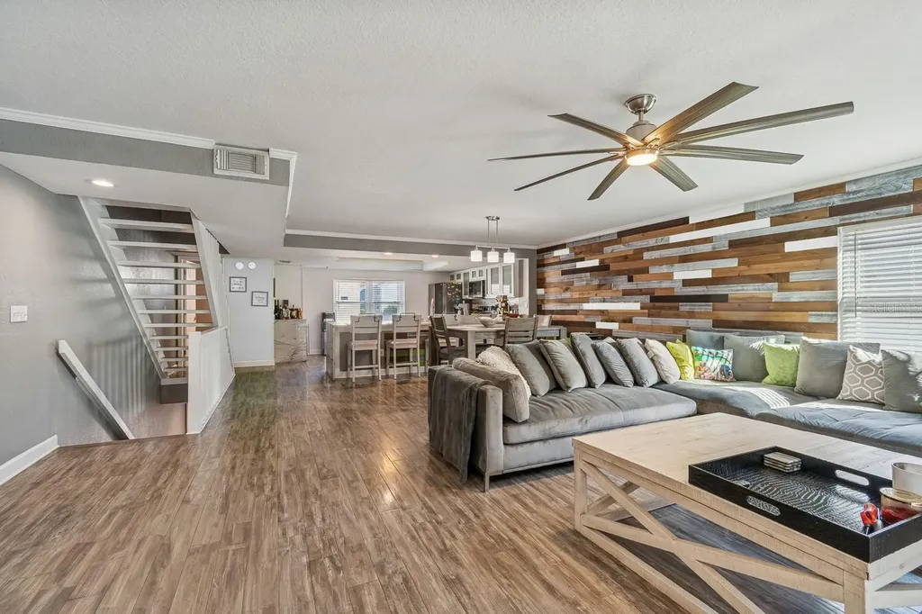 1117 Pinellas Bayway S St Petersburg FL 33715