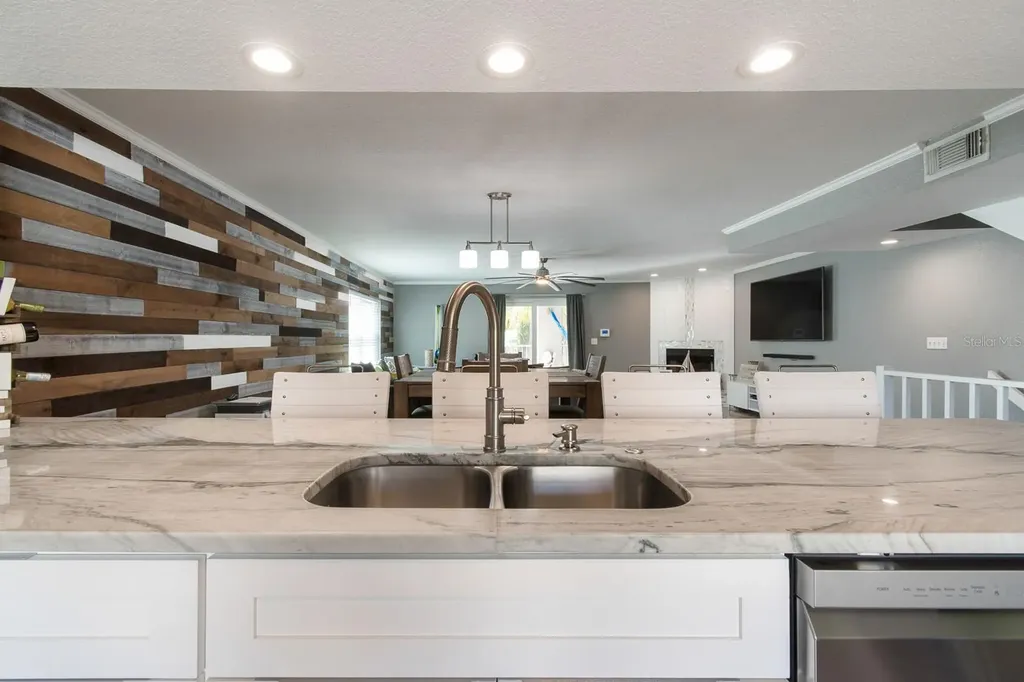1117 Pinellas Bayway S St Petersburg FL 33715