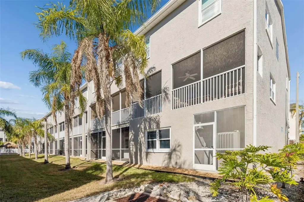 1117 Pinellas Bayway S St Petersburg FL 33715